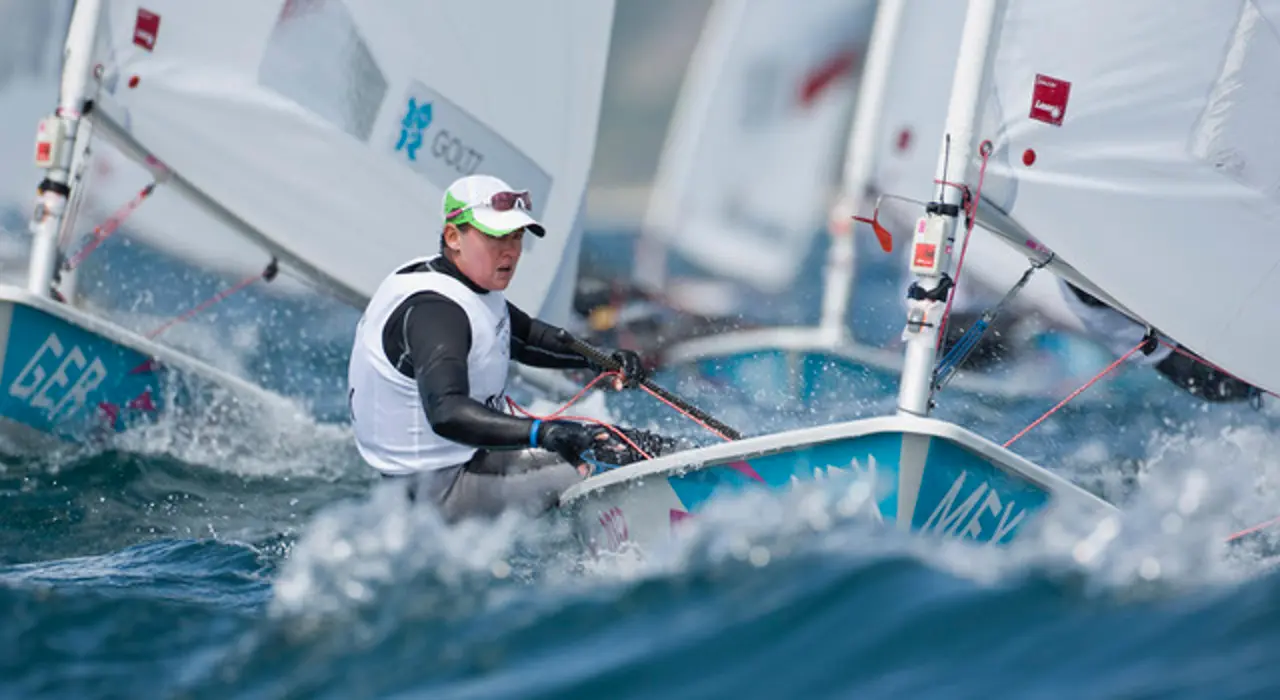 Tras disputar cuatro Juegos como velerista, la mexicana Tania El&iacute;as Calles (c), volver&aacute; a ser ol&iacute;mpica en los Juegos de Par&iacute;s 2024, ahora como entrenadora de Elena Oetling ya clasificada en la clase ILCA 6. Con su larga experiencia en el mundo de la vela, El&iacute;as lamenta la "falta de cultura n&aacute;utica de siglos" en un pa&iacute;s como el suyo, decimoquinto del mundo por longitud de costa. Pero cree que "a largo plazo" las posibilidades son grandes. Tanis El&iacute;as y Elena Oetling disputan en Hy&egrave;res la Semana Ol&iacute;mpica de Francia, en las proximidades de Marsella, donde se disputar&aacute;n las pruebas ol&iacute;mpicas, para ajustar su preparaci&oacute;n. Ambas compartieron con EFE sus impresiones.EFE/ onEdition ***SOLO USO EDITORIAL/SOLO DISPONIBLE PARA ILUSTRAR LA NOTICIA QUE ACOMPA&Ntilde;A (CR&Eacute;DITO OBLIGATORIO)***