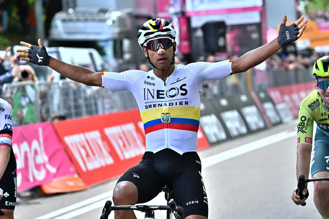 Fotograf&iacute;a de archivo del ecuatoriano Jhonatan Narv&aacute;ez durante el Giro d'Italia 2024. EFE/Luca Zennaro