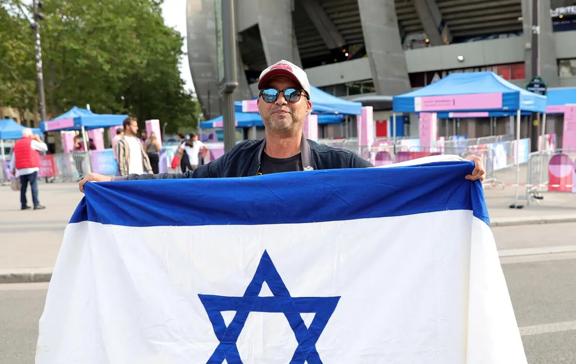 Un aficionado de Israel en el Parque de los Pr&iacute;ncipes. EFE/EPA/TERESA SUAREZ