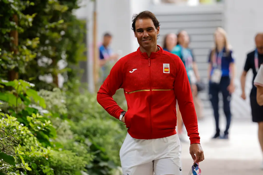 El tenista espa&ntilde;ol Rafa Nadal a su llegada a la ceremonia oficial del sorteo de cuadros de singles y dobles del tenis ol&iacute;mpico celebrado este jueves en el Club des Loges del Estade Roland Garros, Par&iacute;s. EFE/ Emilio Lavandeira