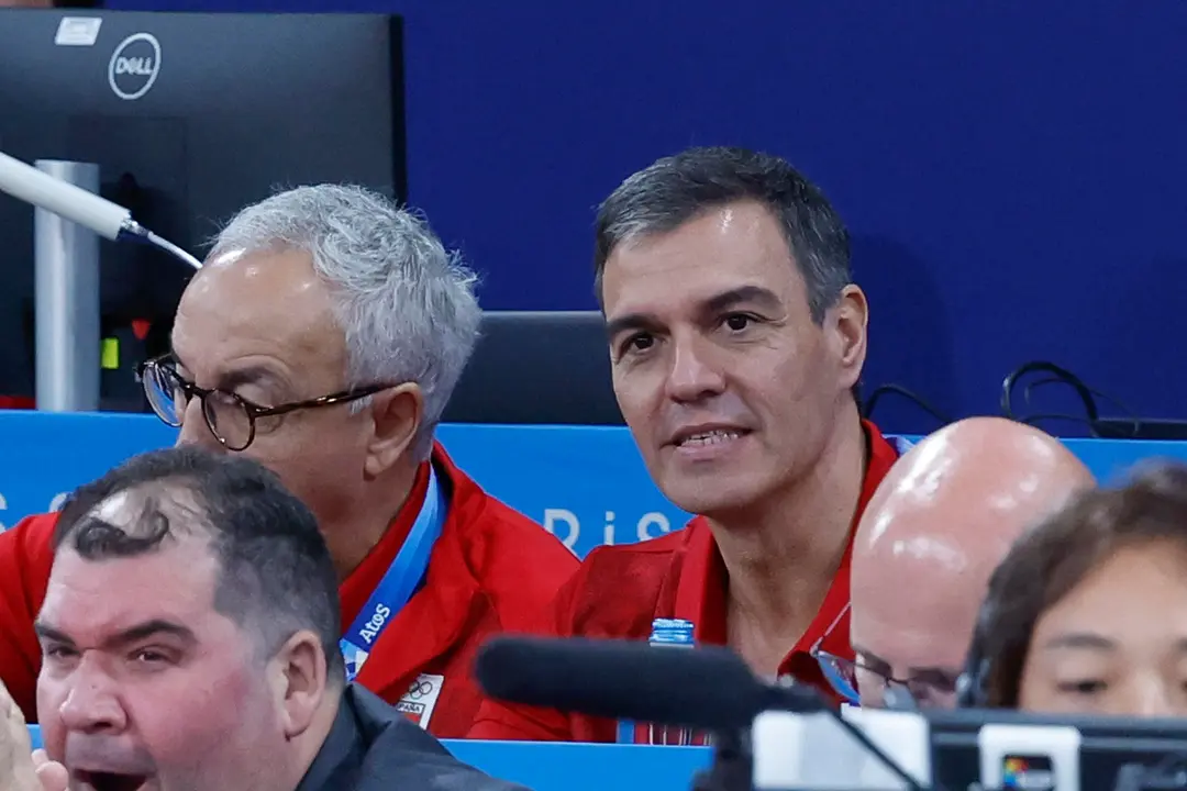 El presidente del Gobierno espa&ntilde;ola, Pedro S&aacute;nchez, asiste a las competiciones de judo este s&aacute;bado en Par&iacute;s. EFE/Chema Moya