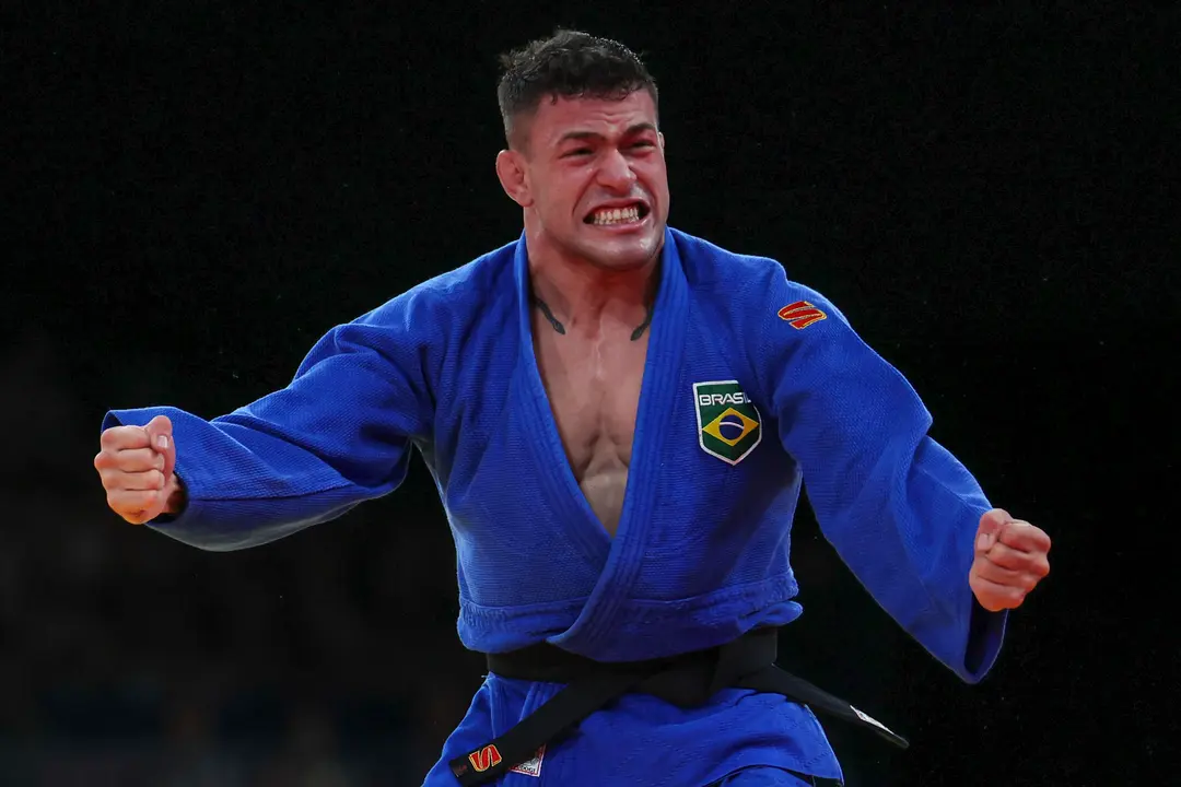 El judoca brasile&ntilde;o William Lima celebra tras imponerse a Baskhuu Yondonperenlei, de Mongolia. EFE/ Miguel Guti&eacute;rrez