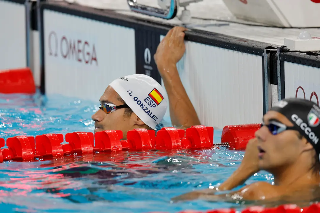 El espa&ntilde;ol Hugo Gonz&aacute;lez de Oliveira tras competir en la cuarta manga de los cuartos de final de los 100m espalda masculinos en La Defense Arena en Nanterre, Francia, con motivo de los Juegos Ol&iacute;mpicos Par&iacute;s 2024, este domingo. EFE/ Lavandeira Jr