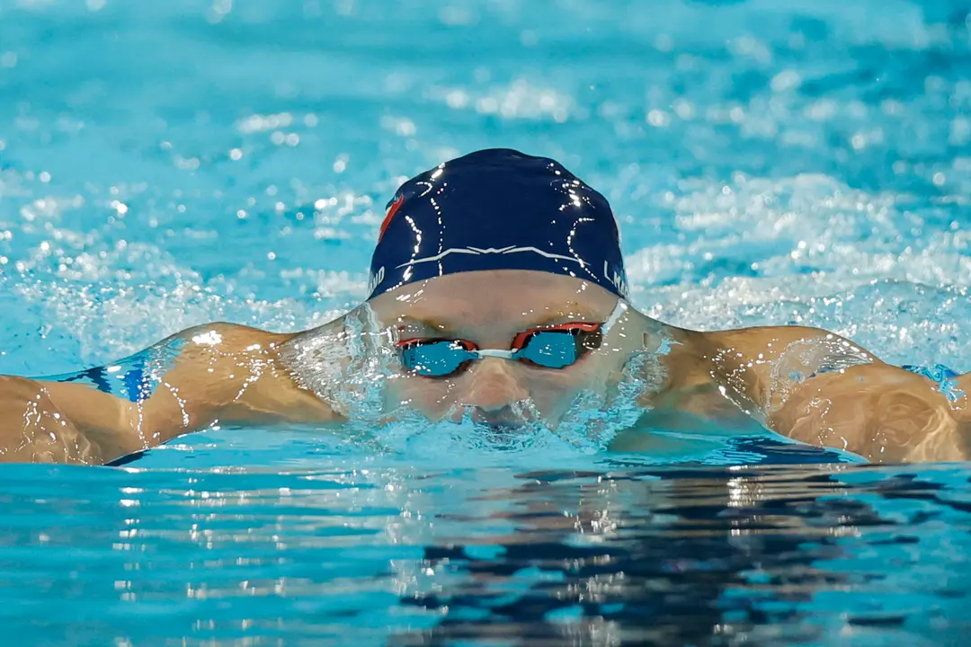 El nadador franc&eacute;s Leon Marchand compite en su serie de los 200m braza masculinos de los Juegos Ol&iacute;mpicos de Par&iacute;s 2024 este martes en Nanterre. EFE/ Lavandeira Jr.
