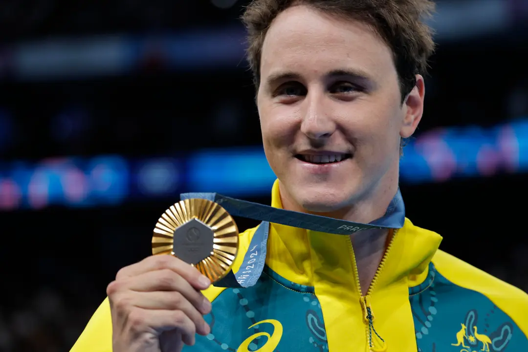 El nadador australiano Cameron McEvoy posa con la medalla de oro tras la final de 50m Estilo libre masculino, en los Juegos Ol&iacute;mpicos de Par&iacute;s 2024, en el pabell&oacute;n Paris La Defense Arene, en Nanterre, este viernes. EFE/ Lavandeira Jr.