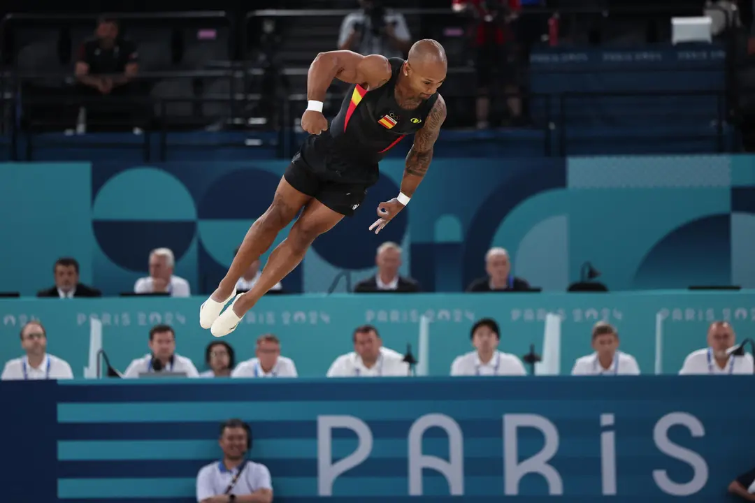 El espa&ntilde;ol Rayderley Zapata en la final masculina de Ejercicios de Suelo de Gimnasia Art&iacute;stica, durante los Juegos Ol&iacute;mpicos de Par&iacute;s 2024 , en el Bercy Arena de la capital francesa. EFE/ Sashenka Gutierrez