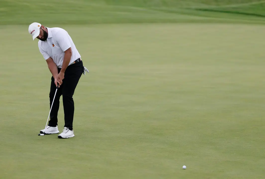 El golfista espa&ntilde;ol Jon Rahm en Guyancourt, Francia. EFE/EPA/ERIK S. LESSER