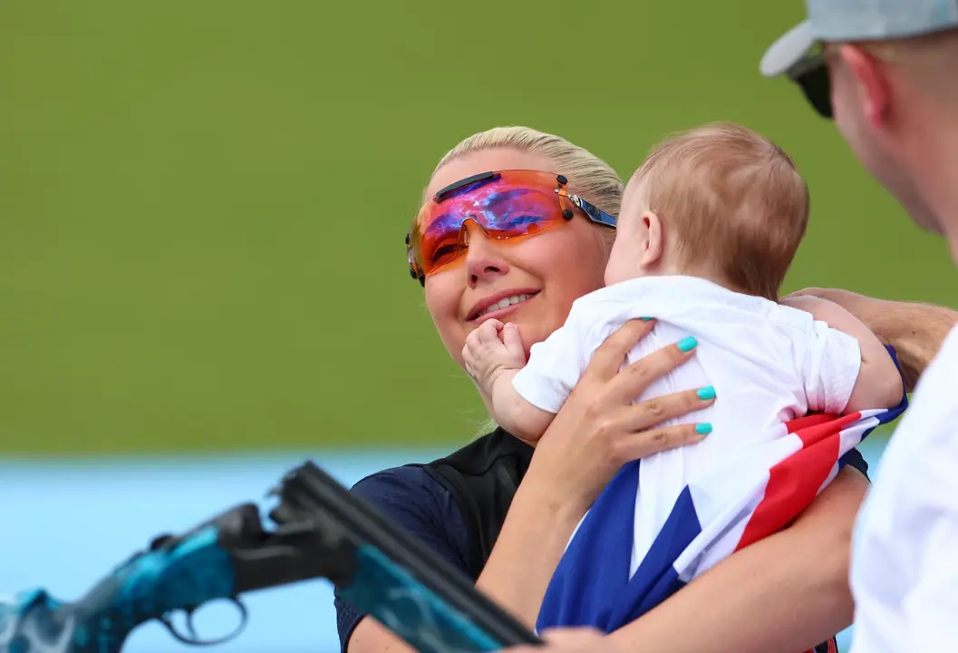 La brit&aacute;nica Amber Jo Rutter, plata en skeet en los Juegos de Par&iacute;s tras la chilena Francisca Crovetto. EFE/EPA/VASSIL DONEV