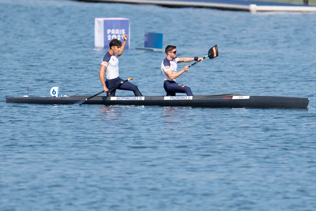Los espa&ntilde;oles Joan Antoni Moreno y Diego Dom&iacute;nguez compiten en la prueba de canoa sprint C2 masculino de 500m en el estadio n&aacute;utico Vaires-sur-Marne en Sein-etMarne. EFE/ Rafa Aparicio/Real Federaci&oacute;n Espa&ntilde;ola De Pirag&uuml;ismo  SOLO USO EDITORIAL/SOLO DISPONIBLE PARA ILUSTRAR LA NOTICIA QUE ACOMPA&Ntilde;A (CR&Eacute;DITO OBLIGATORIO)