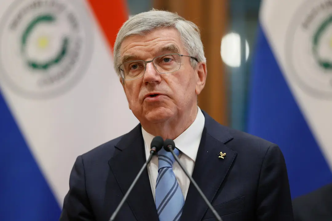 El presidente del Comit&eacute; Ol&iacute;mpico Internacional (COI), Thomas Bach, explica este jueves en Asunci&oacute;n los resultados de su reuni&oacute;n privada con el presidente de Paraguay, Santiago Pe&ntilde;a. EFE/ Juan Pablo Pino