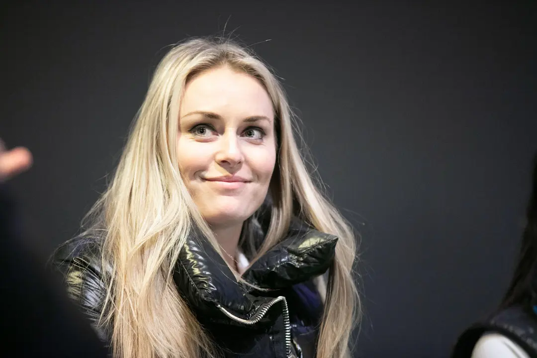 La esquiadora estadounidense Lindsay Vonn, de vuelta a las pistas tras m&aacute;s de cinco a&ntilde;os retirada, apunta definitivamente a una nueva participaci&oacute;n ol&iacute;mpica en los Juegos de Mil&aacute;n-Cortina 2026, que se inaugurar&aacute;n dentro de un a&ntilde;o, porque su motivaci&oacute;n "es la misma", mantiene "el amor por el deporte, por la velocidad  y por la adrenalina" y siempre le han gustado "los retos". "A un a&ntilde;o de unos Juegos Ol&iacute;mpicos que se disputar&aacute;n entre Cortina y Mil&aacute;n, espero con emoci&oacute;n la oportunidad de volver a competir en la m&aacute;xima cita deportiva, y m&aacute;s a&uacute;n cuando se celebran en un lugar al que le tengo tanto cari&ntilde;o", expres&oacute; Vonn, de 40 a&ntilde;os, en un art&iacute;culo de opini&oacute;n distribuido por el COI en exclusiva para Espa&ntilde;a a trav&eacute;s de la Agencia EFE. EFE/ COI/SOLO USO EDITORIAL/SOLO DISPONIBLE PARA ILUSTRAR LA NOTICIA QUE ACOMPA&Ntilde;A (CR&Eacute;DITO OBLIGATORIO)