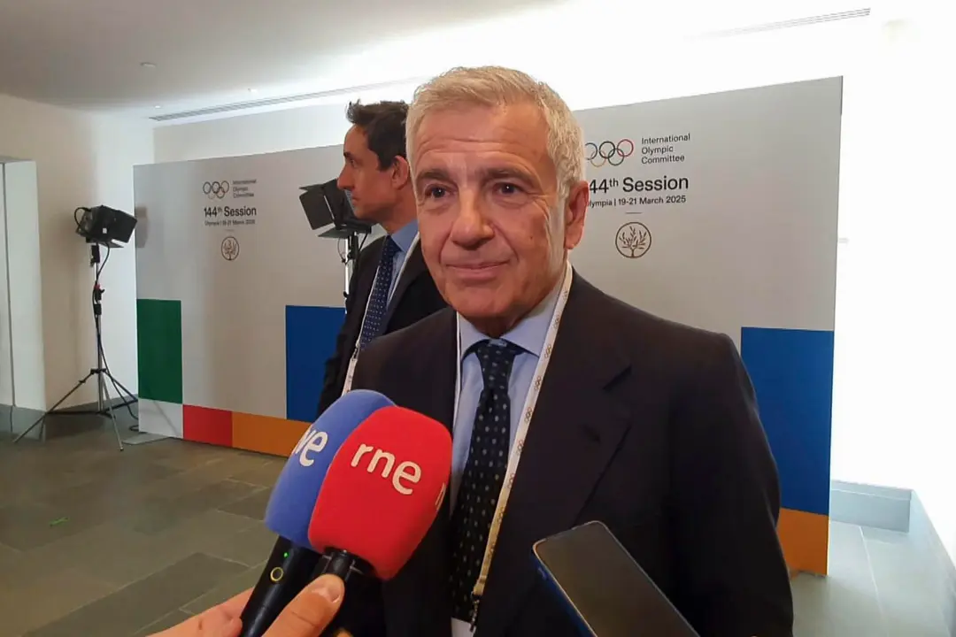Juan Antonio Samaranch, candidato a presidente del COI en las elecciones de este jueves, realiza declaracines a la prensa en las que ha asegurado que aprovechar&iacute;a "cada minuto" durante su almuerzo con el resto de miembros del COI en Costa Navarino (Grecia) para intentar cerrar sus apoyos.EFE/ EFE TV
