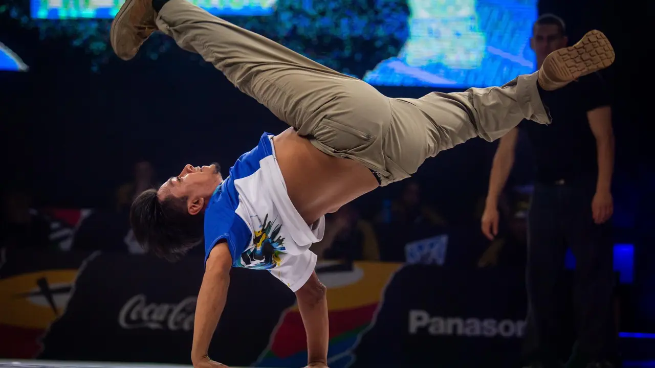 Edison de El Salvador compite en los clasificatorios de Breaking B-Boys de la Serie de clasificaci&oacute;n ol&iacute;mpica 2024, en Budapest (Hungr&iacute;a).EFE/ Zoltan Balogh