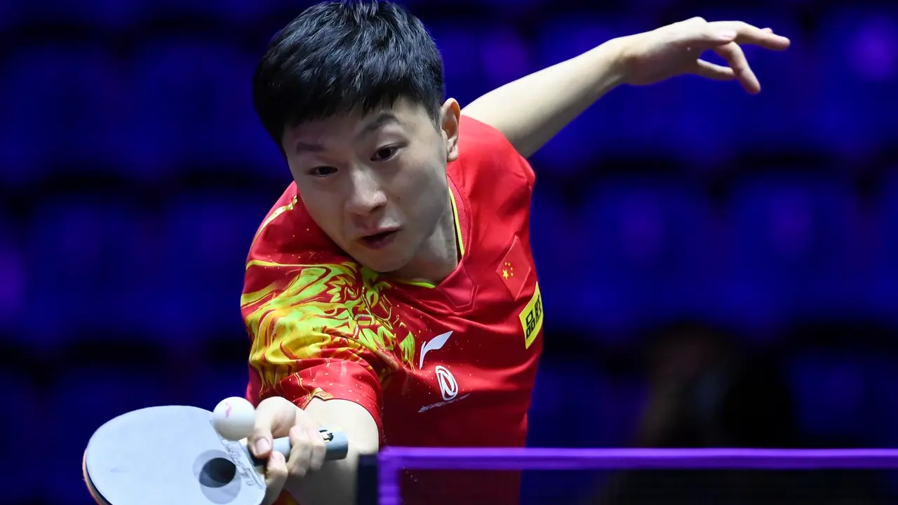 Foto de archivo del palista chino Ma Long Ma, ganador de cinco medallas de oro ol&iacute;mpicas, que en Par&iacute;s disputar&aacute; sus cuartos Juegos Ol&iacute;mpicos, aunque esta vez solo en la competici&oacute;n por equipos. EFE/EPA/Tamas Kovacs HUNGARY OUT[HUNGARY OUT]