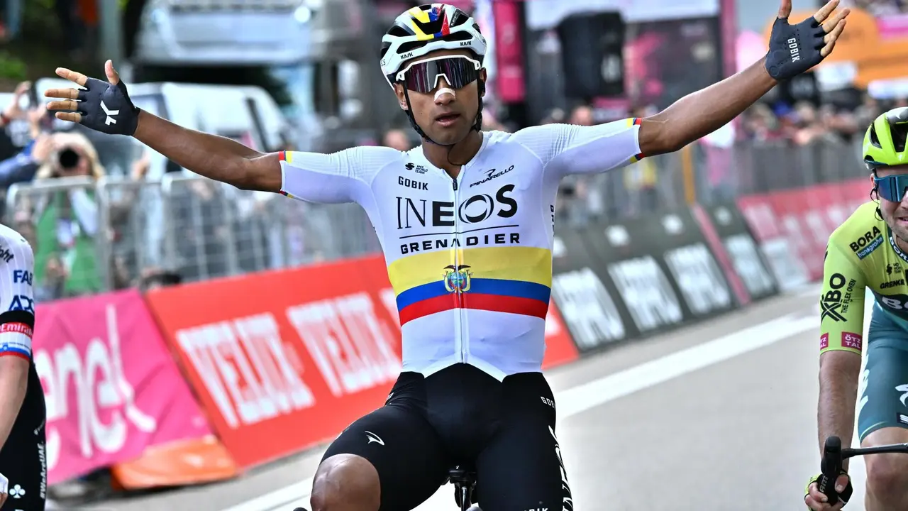 Fotograf&iacute;a de archivo del ecuatoriano Jhonatan Narv&aacute;ez durante el Giro d'Italia 2024. EFE/Luca Zennaro