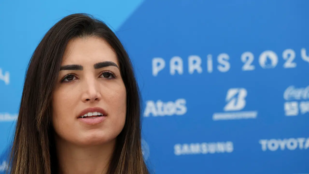Lara Gonz&aacute;lez, capitana del equipo ol&iacute;mpico espa&ntilde;ol femenino de balonmano, durante la rueda de prensa que ha ofrecido en la capital francesa de cara a su participaci&oacute;n en los Juegos Ol&iacute;mpicos de Par&iacute;s 2024. EFE/ Sashenka Guti&eacute;rrez