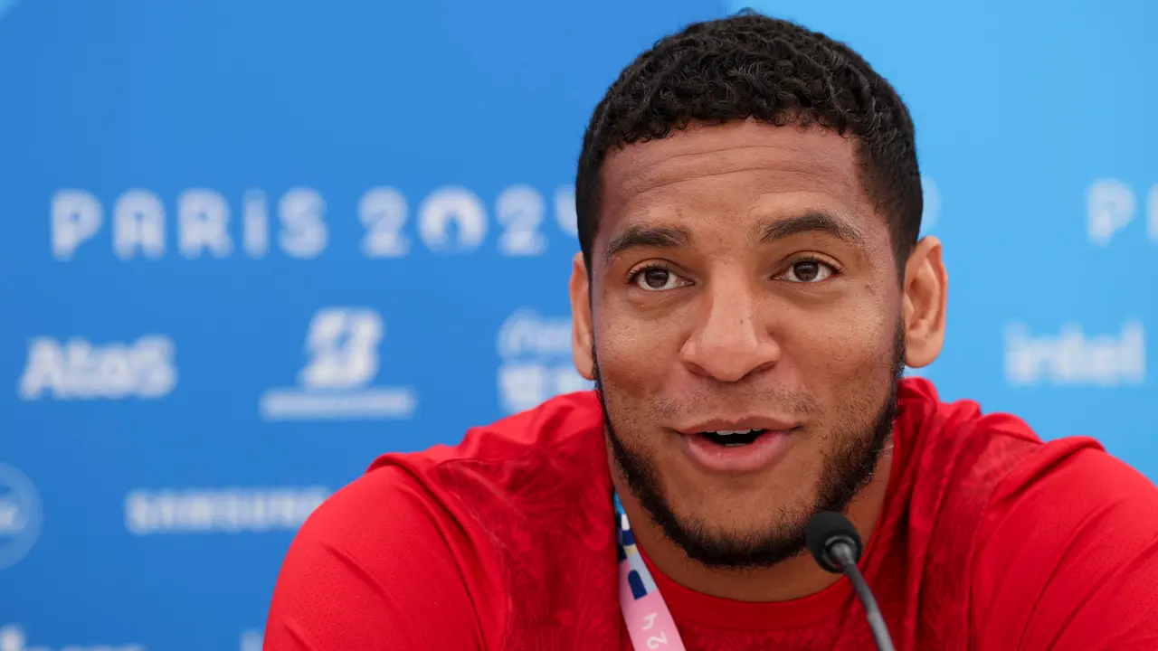 El integrante del equipo ol&iacute;mpico espa&ntilde;ol de boxeo Emmanuel Reyes Pla, durante la rueda de prensa convocada por el equipo de cara a su participaci&oacute;n en los Juegos Ol&iacute;mpicos de Par&iacute;s 2024, en la capital francesa. EFE/Sashenka Guti&eacute;rrez