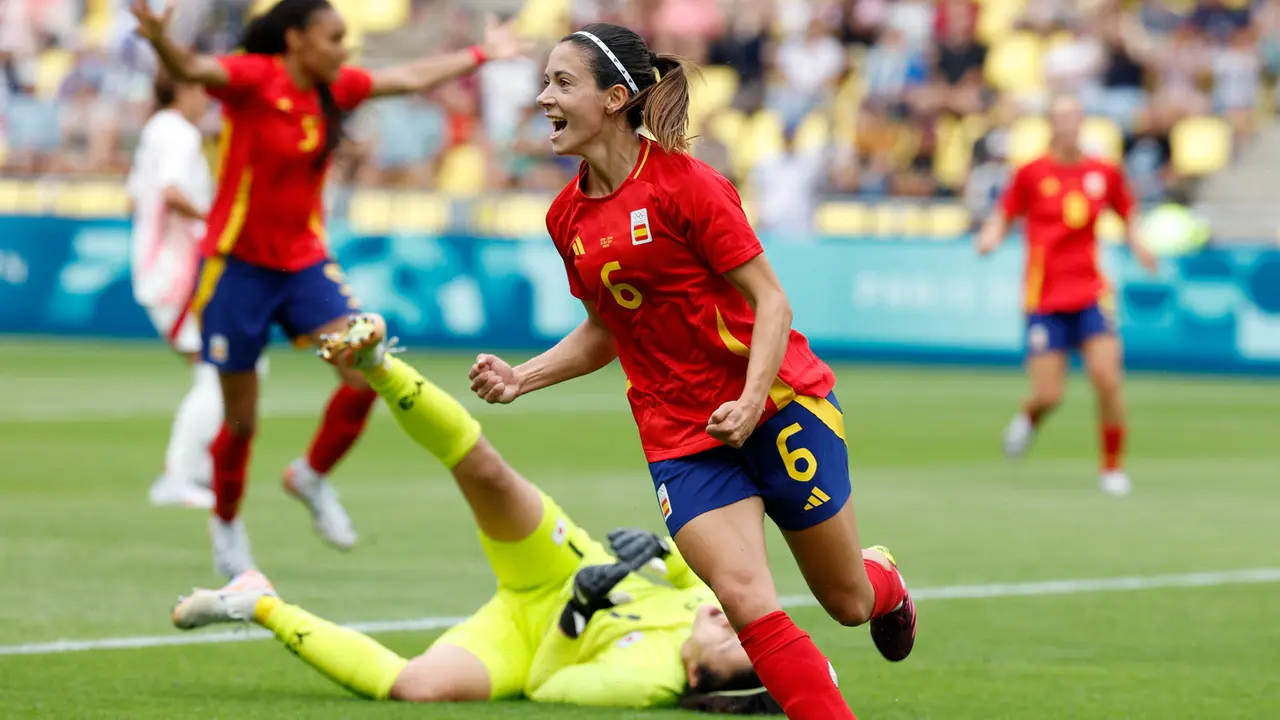 Aitana Bonmati celebra el 1-1. EFE/Miguel Tona