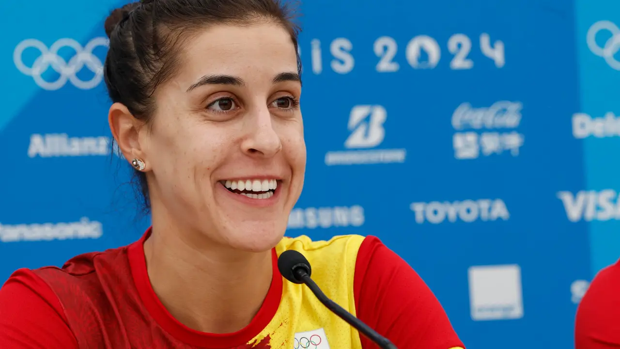Carolina Mar&iacute;n, jugadora del equipo ol&iacute;mpico espa&ntilde;ol de badminton, en una rueda de prensa de cara a su participaci&oacute;n en los Juegos Ol&iacute;mpicos de Par&iacute;s 2024. EFE/ Chema Moya