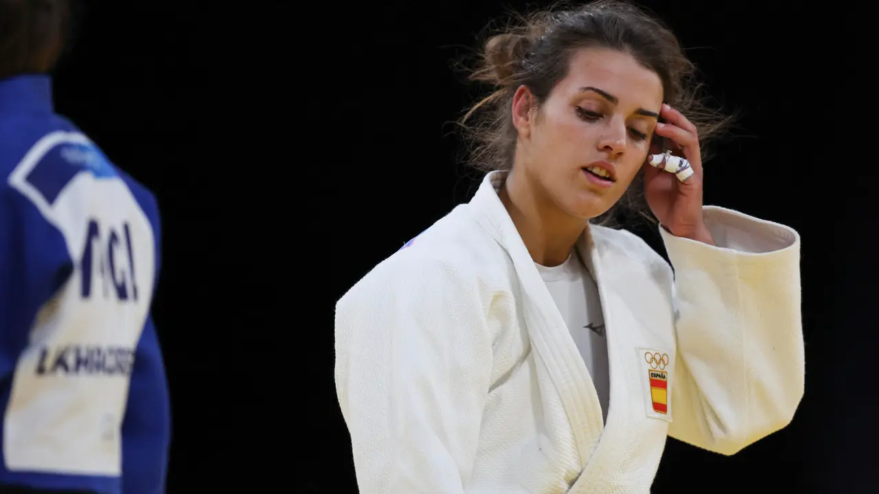 La judoca espa&ntilde;ola Ariane Toro Soler durante su combate eliminatorio de judo femenino en la categor&iacute;a de -52 kilos ante Sosorbaram Lkhagvasuren, de Mongolia, este domingo en Par&iacute;s. EFE/ Miguel Guti&eacute;rrez