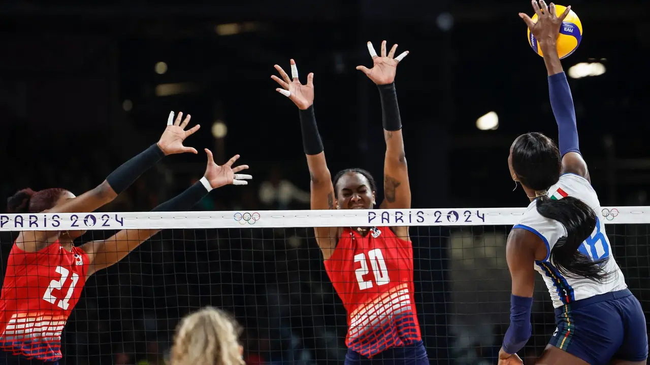 Las 'Reinas del Caribe' dominicanas no pudieron superar su primer obst&aacute;culo en los Juegos Ol&iacute;mpicos de Par&iacute;s y cayeron por 3-1 (25-19, 24-26, 25-21 y 25-18) ante Italia. EFE/EPA/MAST IRHAM