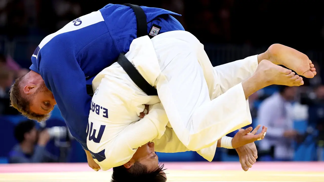 El judoca espa&ntilde;ol Salvador Cases perdi&oacute; este lunes en los octavos de final de los Juegos Ol&iacute;mpicos de Par&iacute;s en los -73 kilos ante el mongol Erdenebayar Batzaya. EFE/EPA/DANIEL IRUNGU