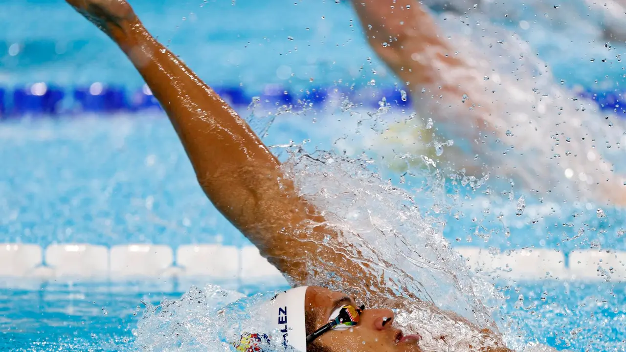 El espa&ntilde;ol Hugo Gonz&aacute;lez de Oliveira de Espa&ntilde;a compite en 200 m espalda en los Juegos Ol&iacute;mpicos de Par&iacute;s 2024. EFE/EPA/MAST IRHAM