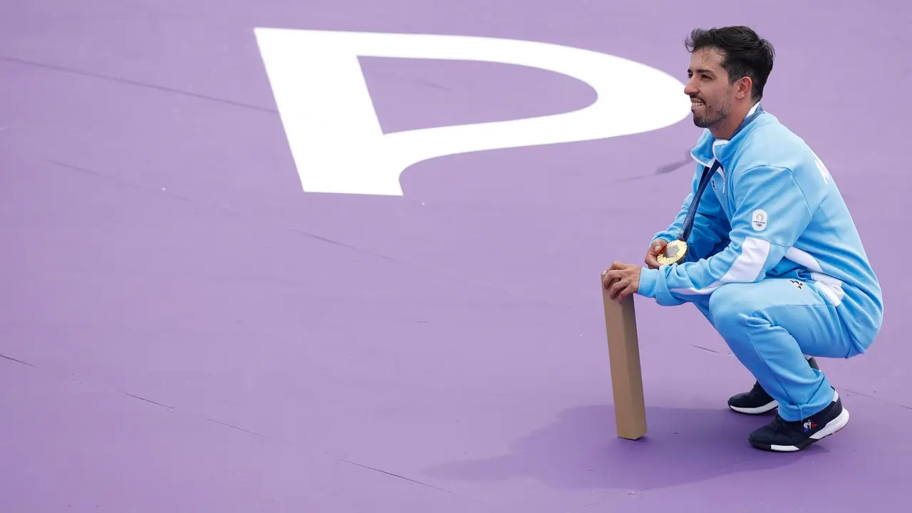 El argentino Jose Torres durante la final de BMX estilo libre en La Concorde en Par&iacute;s, Francia.  EFE/EPA/YOAN VALAT
