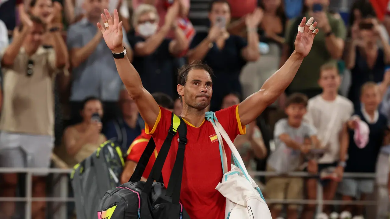 El espa&ntilde;ol Rafa Nadal tras perder ante los estadounidenses Austin Krajicek y Rajee Ram en los cuartos de final de dobles masculinos de tenis de los Juegos Ol&iacute;mpicos de Par&iacute;s 2024, en el complejo de tenis Roland Garros de Par&iacute;s. EFE/ Juanjo Mart&iacute;n