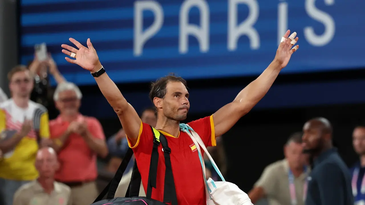 Rafael Nadal en los cuartos de final de dobles masculinos de tenis de los Juegos Ol&iacute;mpicos de Par&iacute;s 2024, en el complejo de tenis Roland Garros de Par&iacute;s.  EFE/EPA/DANIEL IRUNGU
