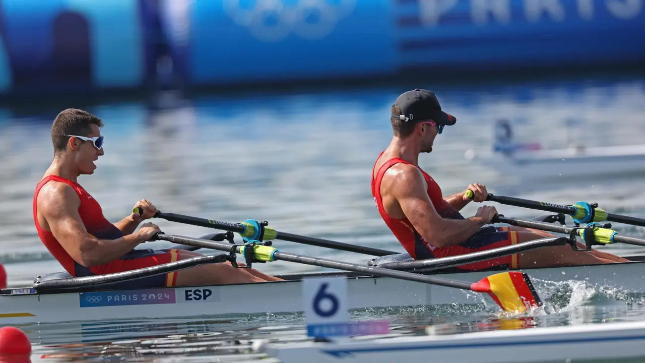 Los espa&ntilde;oles Rodrigo Conde y Aleix Garc&iacute;a acabaron quintos en la final ol&iacute;mpica de doble scull. EFE/EPA/ALI HAIDER