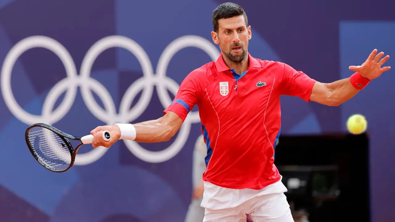 Novak Djokovic lo volvi&oacute; a hacer en la pista de Roland Garros en Paris, Francia. EFE/EPA/RONALD WITTEK