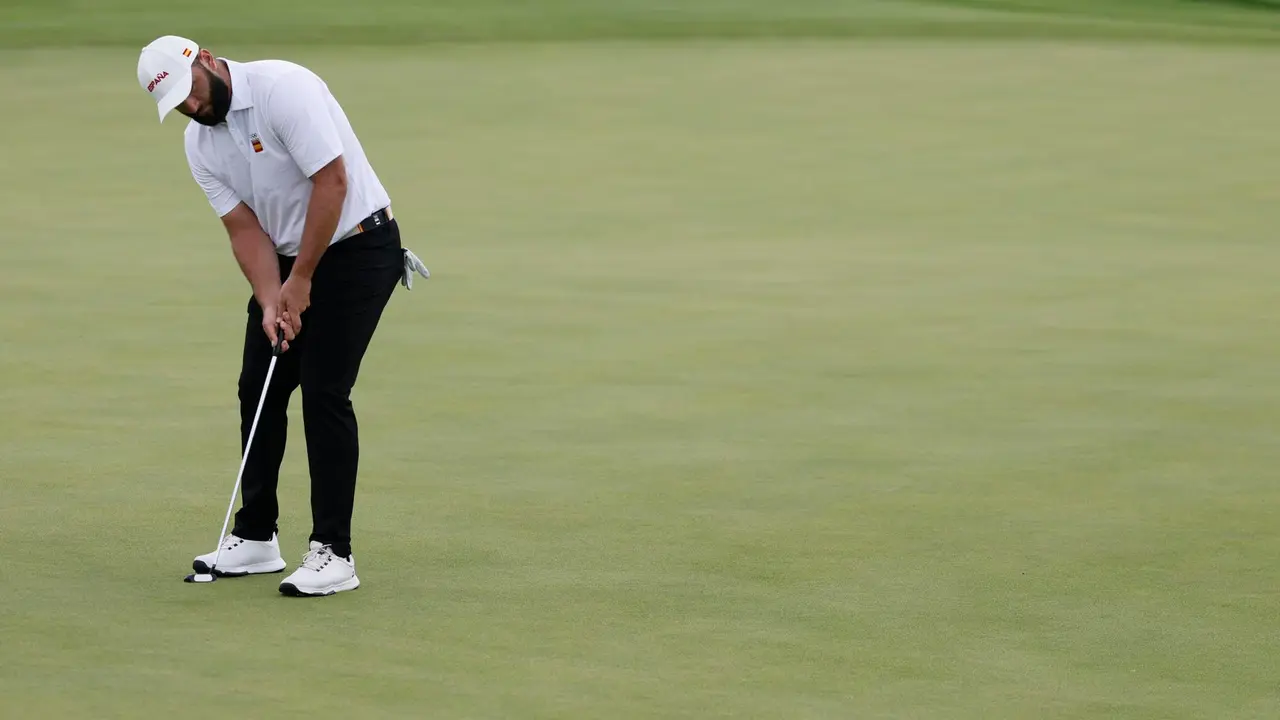 El golfista espa&ntilde;ol Jon Rahm en Guyancourt, Francia. EFE/EPA/ERIK S. LESSER
