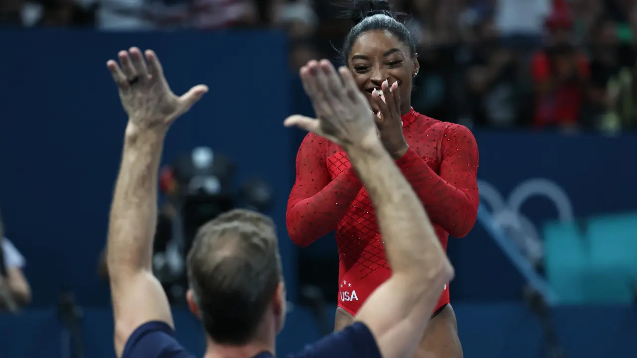 La estadounidense Simone Biles tras competir en la final femenina de salto de potro durante los Juegos Ol&iacute;mpicos de Par&iacute;s 2024 , en el Bercy Arena de la capital francesa. EFE/ Sashenka Gutierrez
