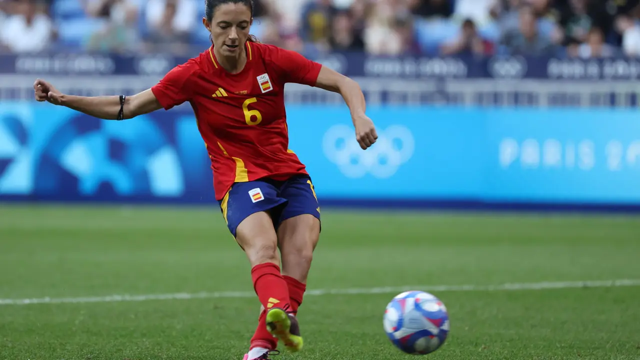 La centrocampista de Espa&ntilde;a, AItana Bonmati durante el partido de cuartos de final de f&uacute;tbol femenino de los Juegos Ol&iacute;mpicos de Par&iacute;s 2024, disputado en el Estadio de Lyon (Francia). EFE/ Kiko Huesca