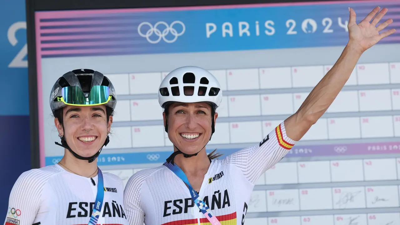 Las espa&ntilde;olas Mireia Benito Pellicer (I) y Margarita Victoria Garcia EFE/EPA/CHRISTOPHE PETIT TESSON