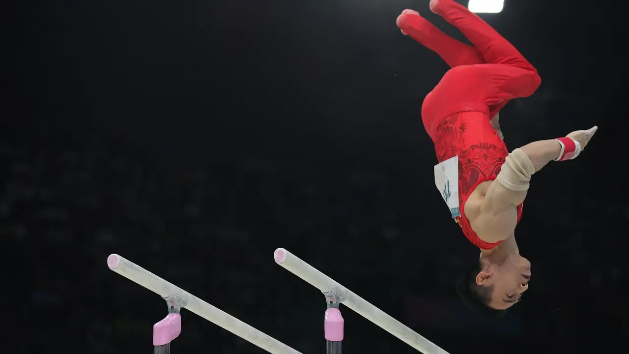 Jingyuan Zou, de China, vencedor en la prueba masculina de la final de paralelas en los Juegos Ol&iacute;mpicos de Par&iacute;s 2024. EFE/EPA/TERESA SU&Aacute;REZ