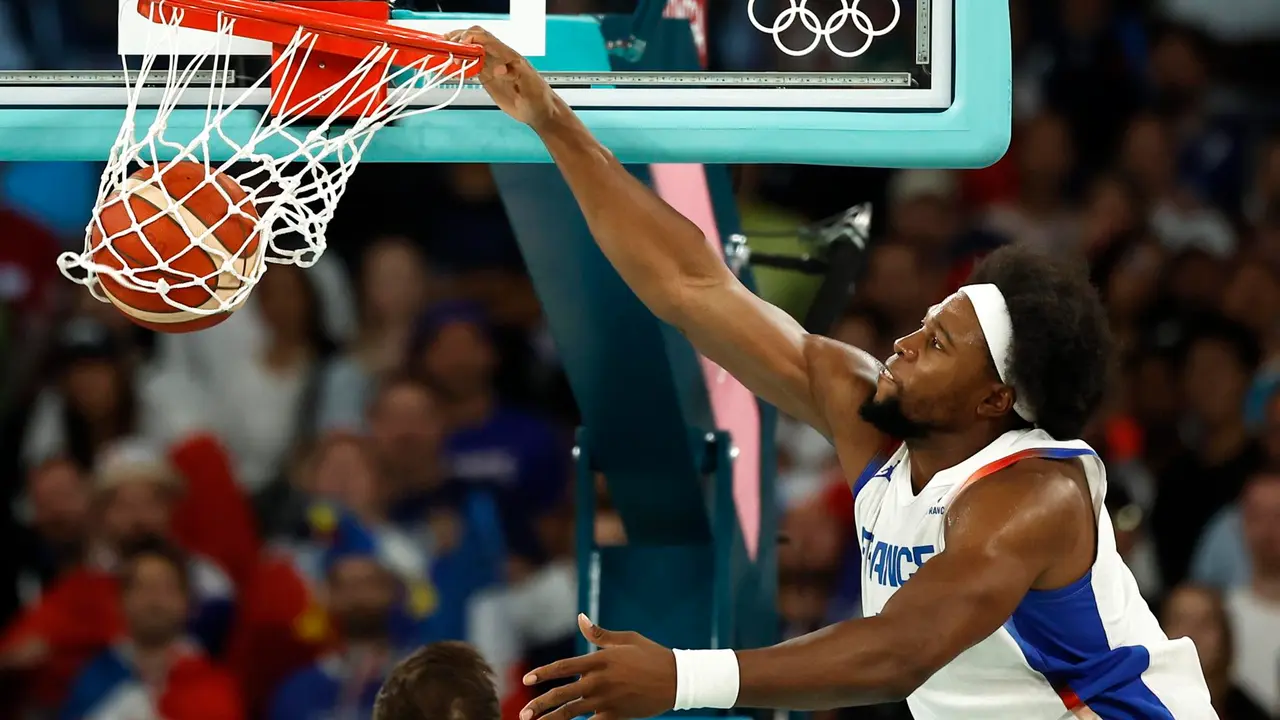 El p&iacute;vot del Real Madrid Guerschon Yabusele fue el art&iacute;fice del pase a la final ol&iacute;mpica de baloncesto de los Juegos de Par&iacute;s 2024 de Francia, que derrot&oacute;, en un choque igualado, a Alemania (73-69). EFE/EPA/YOAN VALAT