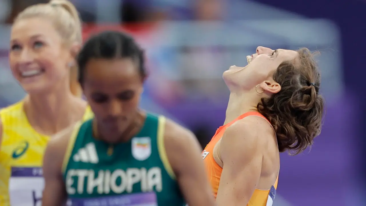 La atleta espa&ntilde;ola Marta P&eacute;rez reacciona en la semifinal femenina de 1500m, en el marco de los Juegos Ol&iacute;mpicos Par&iacute;s 2024, este jueves, en la capital gala. EFE/ Lavandeira Jr
