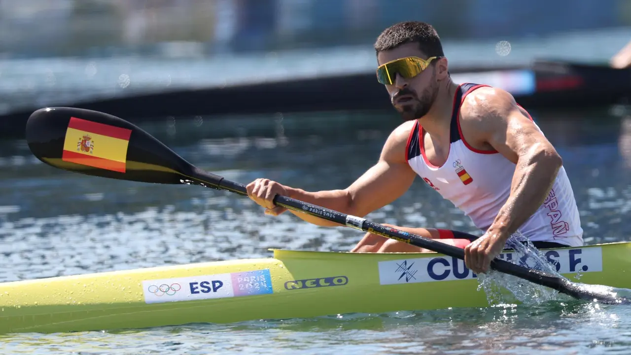 El pirag&uuml;ista espa&ntilde;ol Paco Cubelos en el -sur-Marne Nautical Stadium en Vaires-sur-Marne, Francia. EFE/EPA/ALI HAIDER