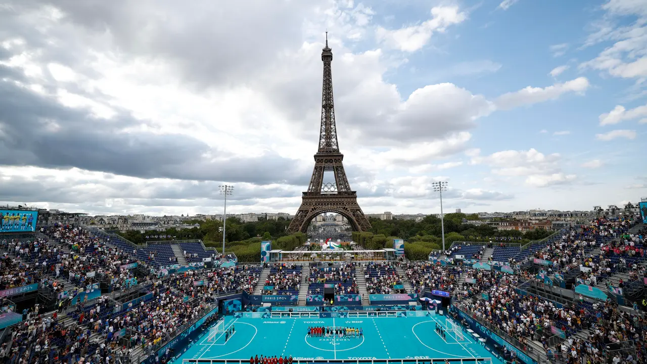 Un momento del encuentro de f&uacute;tbol 5 adaptado entre las selecciones de Brasil y Turqu&iacute;a disputado este domingo en los Juegos Paral&iacute;mpicos Par&iacute;s 2024, este domingo en la capital francesa. EFE/ Javier Etxezarreta