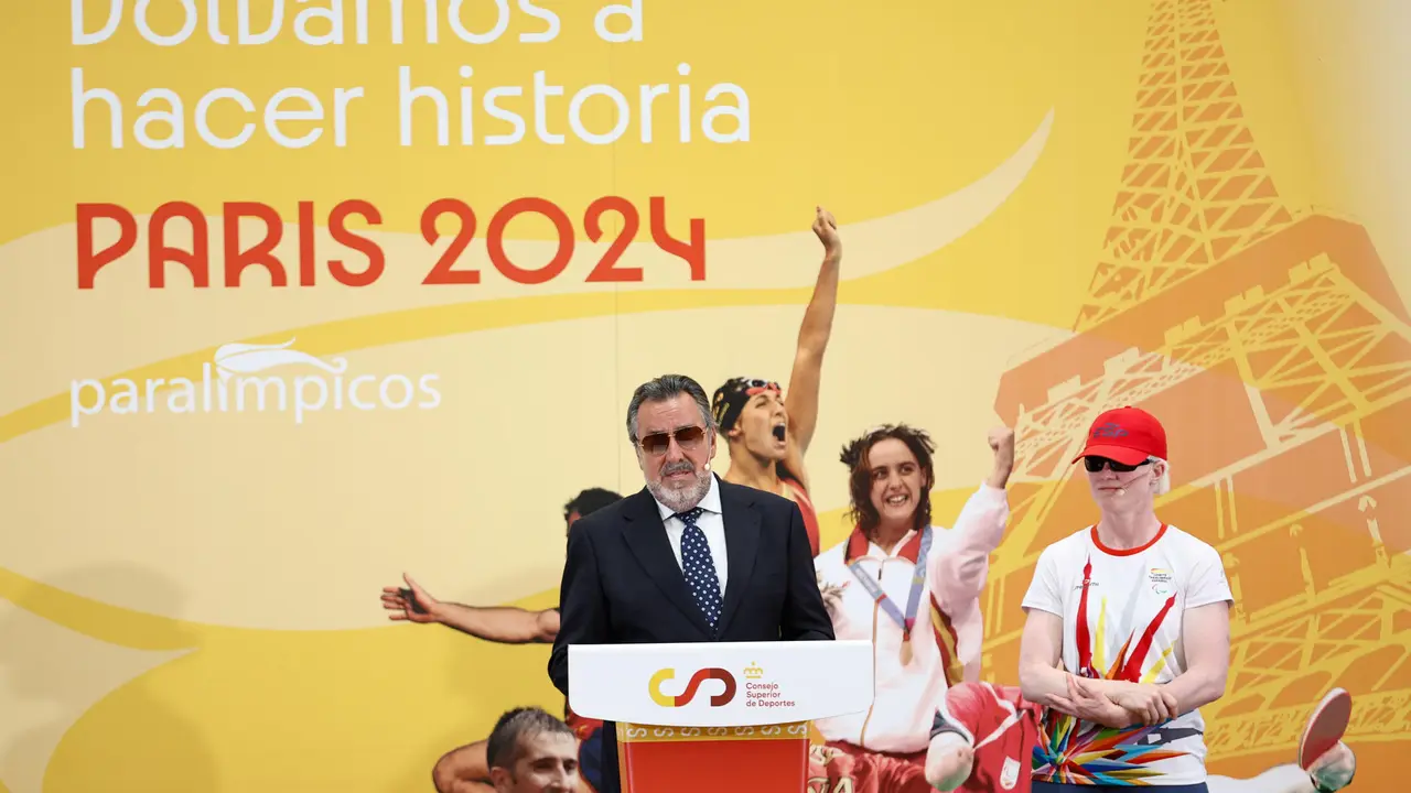 El presidente del Comit&eacute; Paral&iacute;mpico Espa&ntilde;ol (CPE), Miguel Carballeda, pronuncia un discurso durante el acto de agradecimiento a las instituciones del Equipo Paral&iacute;mpico Espa&ntilde;ol que ha participado en los Juegos Paral&iacute;mpicos de Par&iacute;s 2024, este martes en Madrid. EFE/Rodrigo Jim&eacute;nez